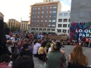 Versammlung von Aktivistinnen am Plaza de Lavapiés in Madrid im Juni 2019 © Theresa Goisauf.